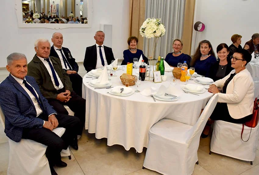 ODRŽANA TRADICIONALNA LIČKA ZABAVA: Uz pjesmu i ples do jutra