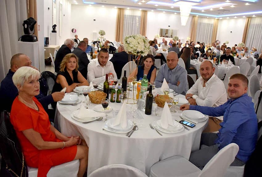ODRŽANA TRADICIONALNA LIČKA ZABAVA: Uz pjesmu i ples do jutra