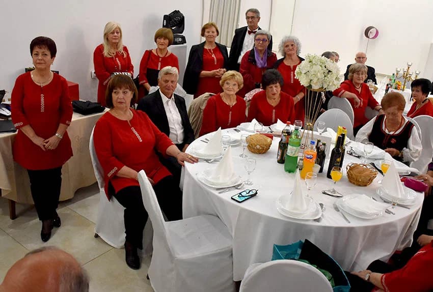 ODRŽANA TRADICIONALNA LIČKA ZABAVA: Uz pjesmu i ples do jutra