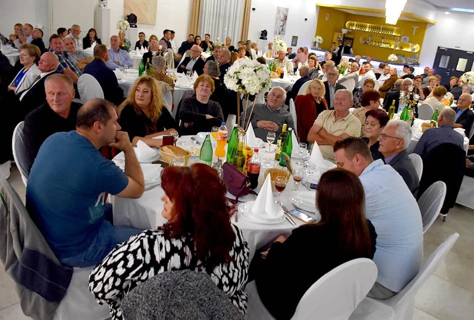 ODRŽANA TRADICIONALNA LIČKA ZABAVA: Uz pjesmu i ples do jutra