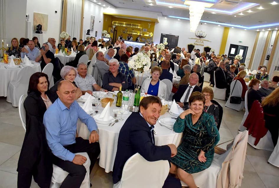 ODRŽANA TRADICIONALNA LIČKA ZABAVA: Uz pjesmu i ples do jutra