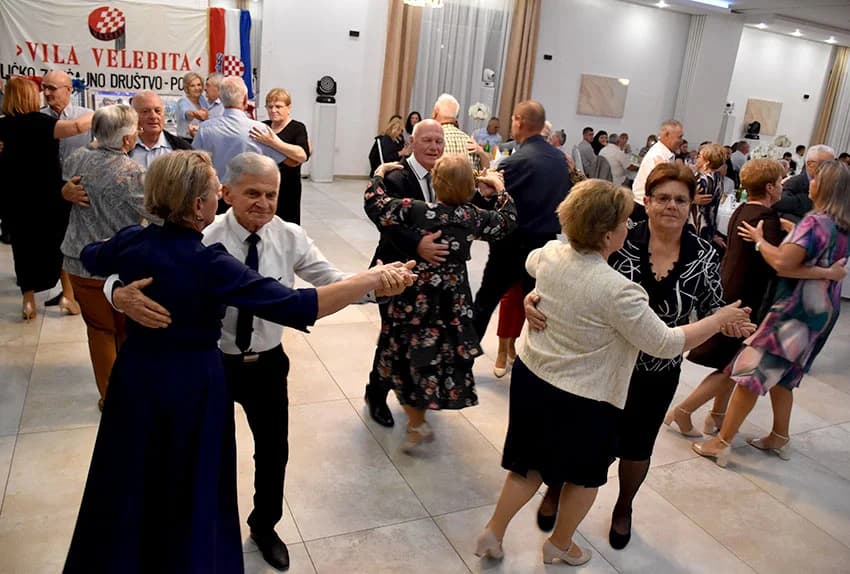 ODRŽANA TRADICIONALNA LIČKA ZABAVA: Uz pjesmu i ples do jutra