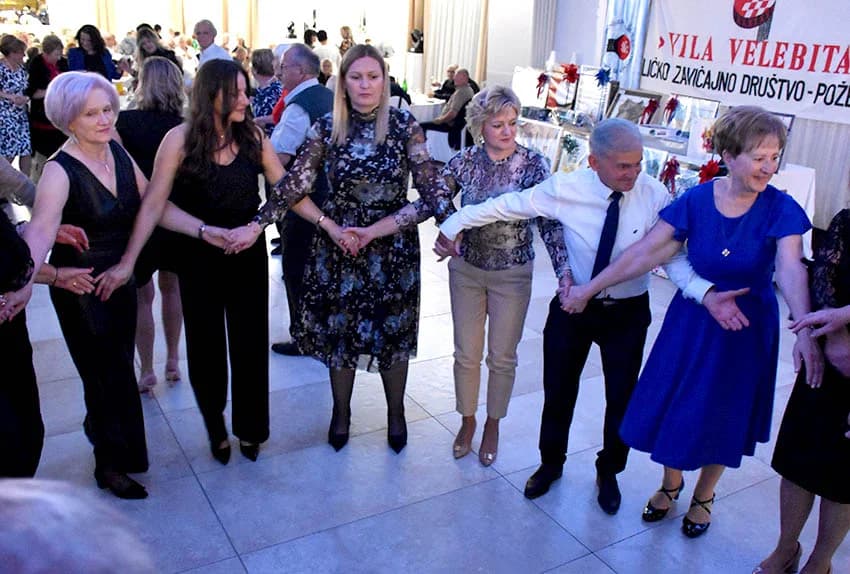 ODRŽANA TRADICIONALNA LIČKA ZABAVA: Uz pjesmu i ples do jutra