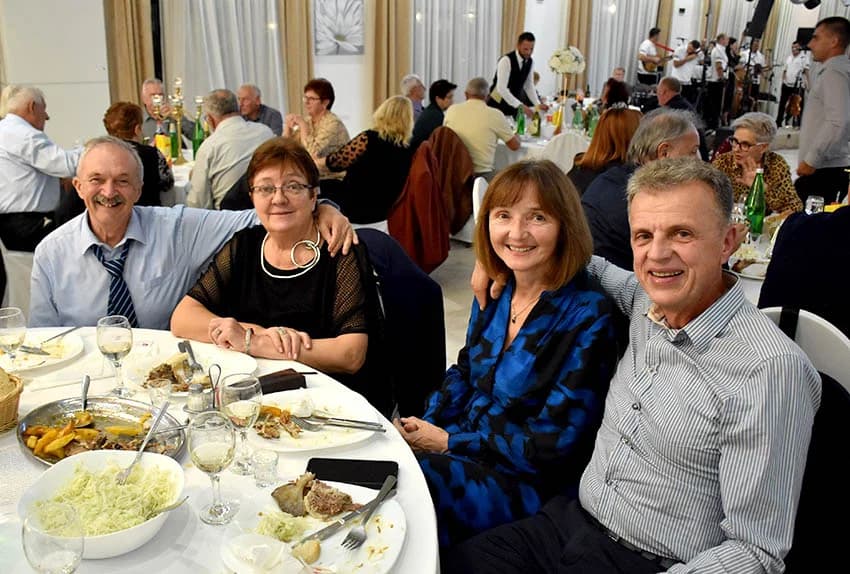 ODRŽANA TRADICIONALNA LIČKA ZABAVA: Uz pjesmu i ples do jutra