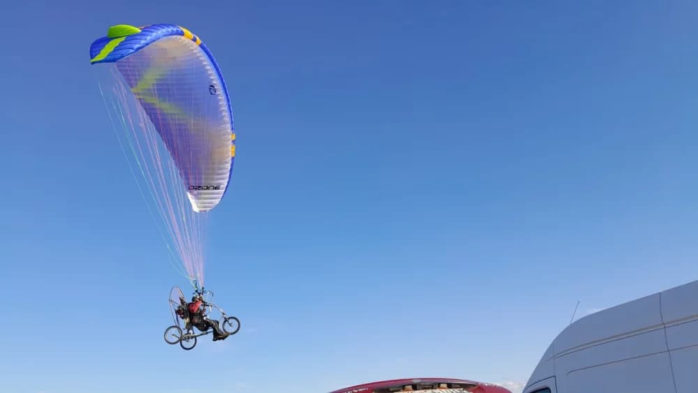 Letači požeškog Bumbara na Susretu paraglajdera okupili kolege iz tri države