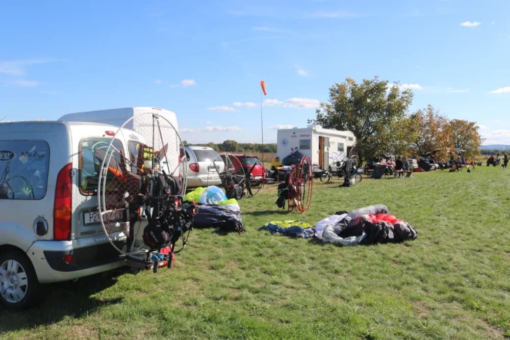 Letači požeškog Bumbara na Susretu paraglajdera okupili kolege iz tri države