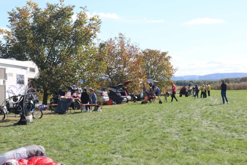 Letači požeškog Bumbara na Susretu paraglajdera okupili kolege iz tri države