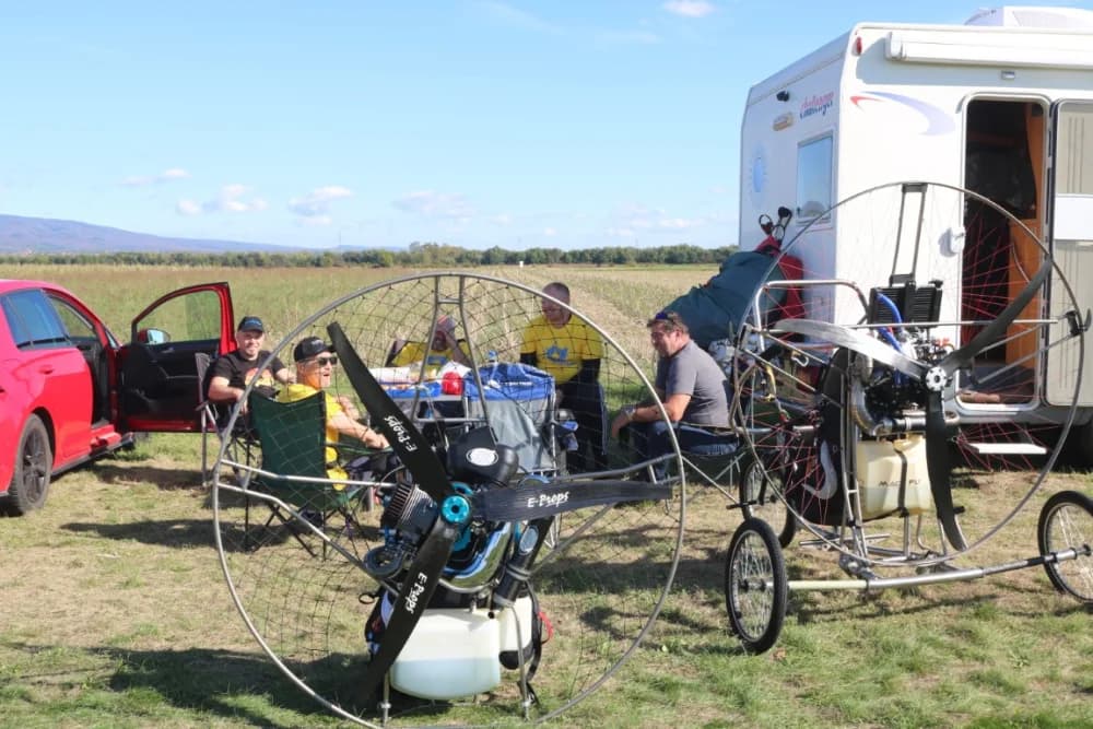Letači požeškog Bumbara na Susretu paraglajdera okupili kolege iz tri države