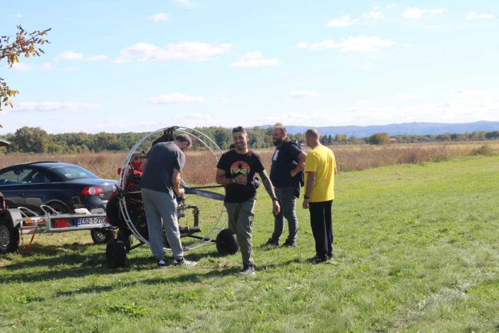 Letači požeškog Bumbara na Susretu paraglajdera okupili kolege iz tri države