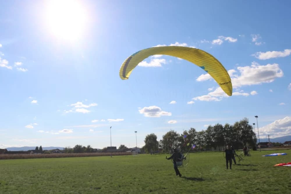 Letači požeškog Bumbara na Susretu paraglajdera okupili kolege iz tri države
