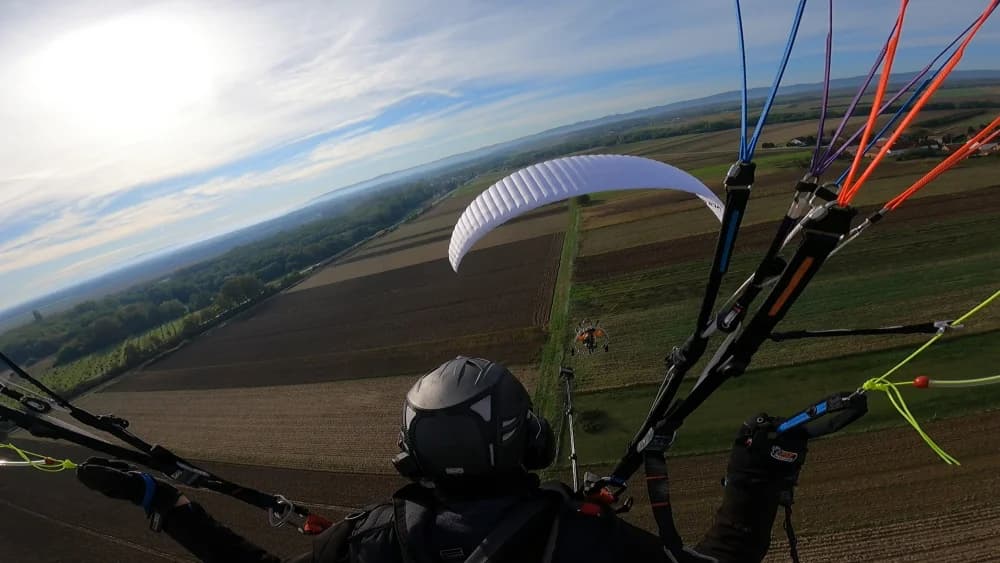 Letači požeškog Bumbara na Susretu paraglajdera okupili kolege iz tri države