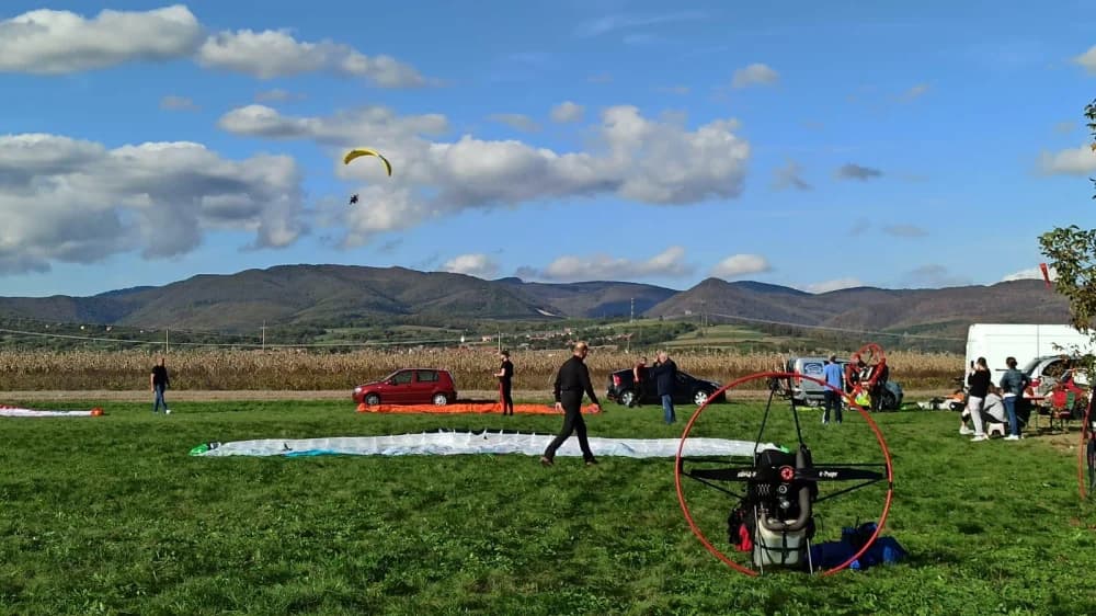 Letači požeškog Bumbara na Susretu paraglajdera okupili kolege iz tri države