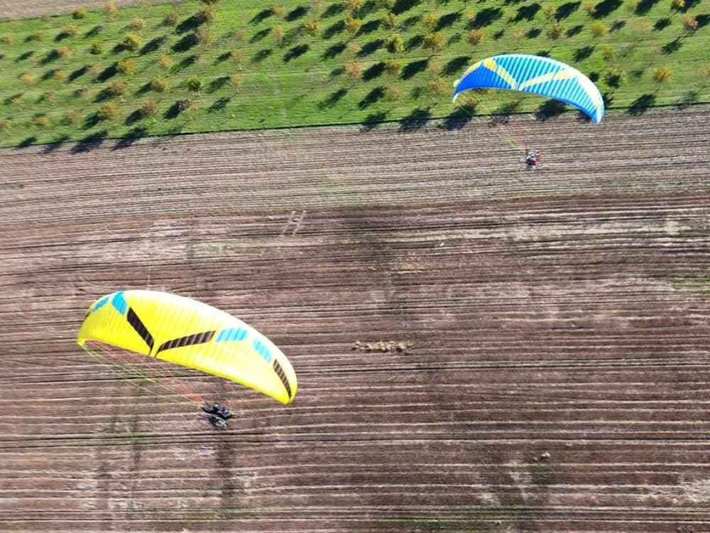 Letači požeškog Bumbara na Susretu paraglajdera okupili kolege iz tri države