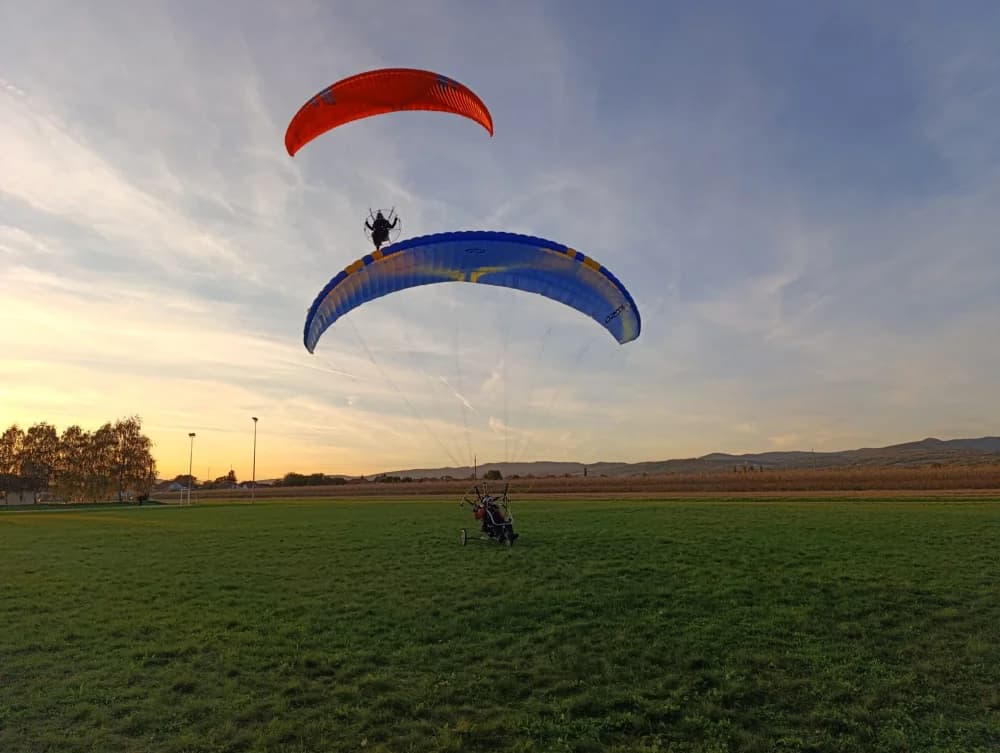 Letači požeškog Bumbara na Susretu paraglajdera okupili kolege iz tri države
