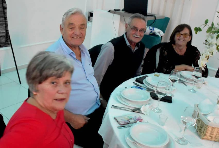 ZABAVA U POŽEŠKOJ SVEČANOJ DVORANI GLORIA : Uz ples i igranje kola do iza ponoći
