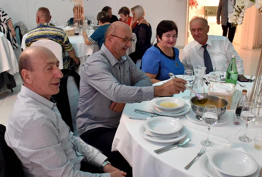 ZABAVA U POŽEŠKOJ SVEČANOJ DVORANI GLORIA : Uz ples i igranje kola do iza ponoći