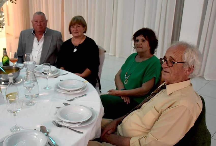 ZABAVA U POŽEŠKOJ SVEČANOJ DVORANI GLORIA : Uz ples i igranje kola do iza ponoći
