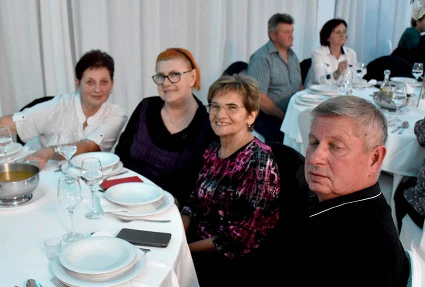 ZABAVA U POŽEŠKOJ SVEČANOJ DVORANI GLORIA : Uz ples i igranje kola do iza ponoći