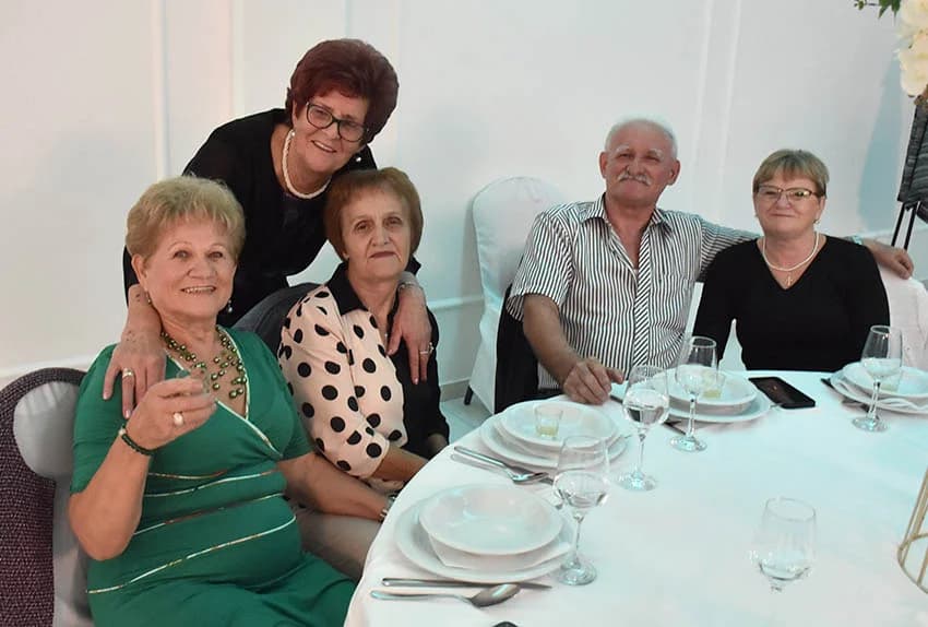 ZABAVA U POŽEŠKOJ SVEČANOJ DVORANI GLORIA : Uz ples i igranje kola do iza ponoći