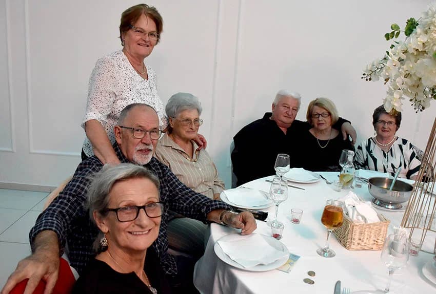 ZABAVA U POŽEŠKOJ SVEČANOJ DVORANI GLORIA : Uz ples i igranje kola do iza ponoći
