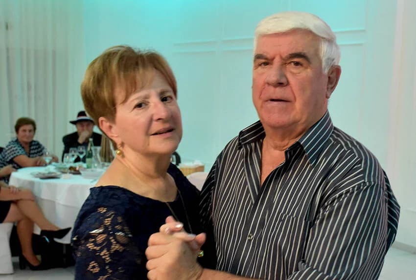 ZABAVA U POŽEŠKOJ SVEČANOJ DVORANI GLORIA : Uz ples i igranje kola do iza ponoći
