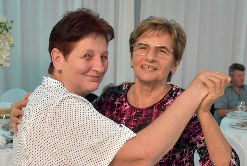 ZABAVA U POŽEŠKOJ SVEČANOJ DVORANI GLORIA : Uz ples i igranje kola do iza ponoći