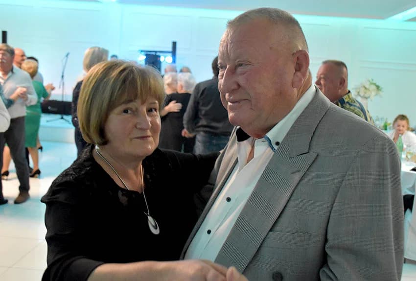 ZABAVA U POŽEŠKOJ SVEČANOJ DVORANI GLORIA : Uz ples i igranje kola do iza ponoći