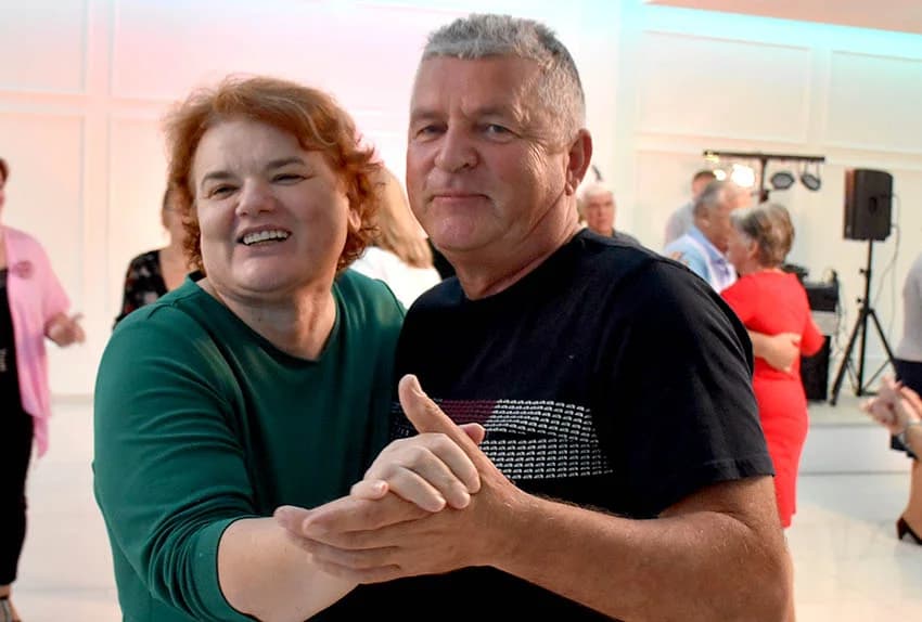 ZABAVA U POŽEŠKOJ SVEČANOJ DVORANI GLORIA : Uz ples i igranje kola do iza ponoći