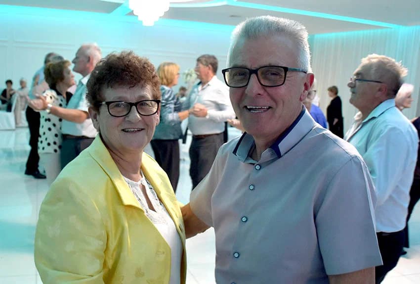 ZABAVA U POŽEŠKOJ SVEČANOJ DVORANI GLORIA : Uz ples i igranje kola do iza ponoći