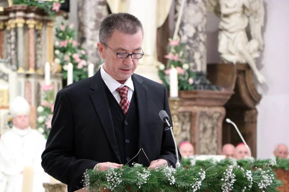 Svečanom procesijom ulicama grada i euharsitijskim slavljem u požeškoj Katedrali proslavljena sv. Terezija Avilska