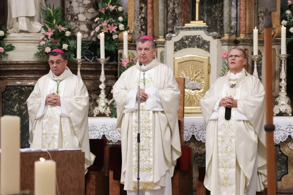 Svečanom procesijom ulicama grada i euharsitijskim slavljem u požeškoj Katedrali proslavljena sv. Terezija Avilska