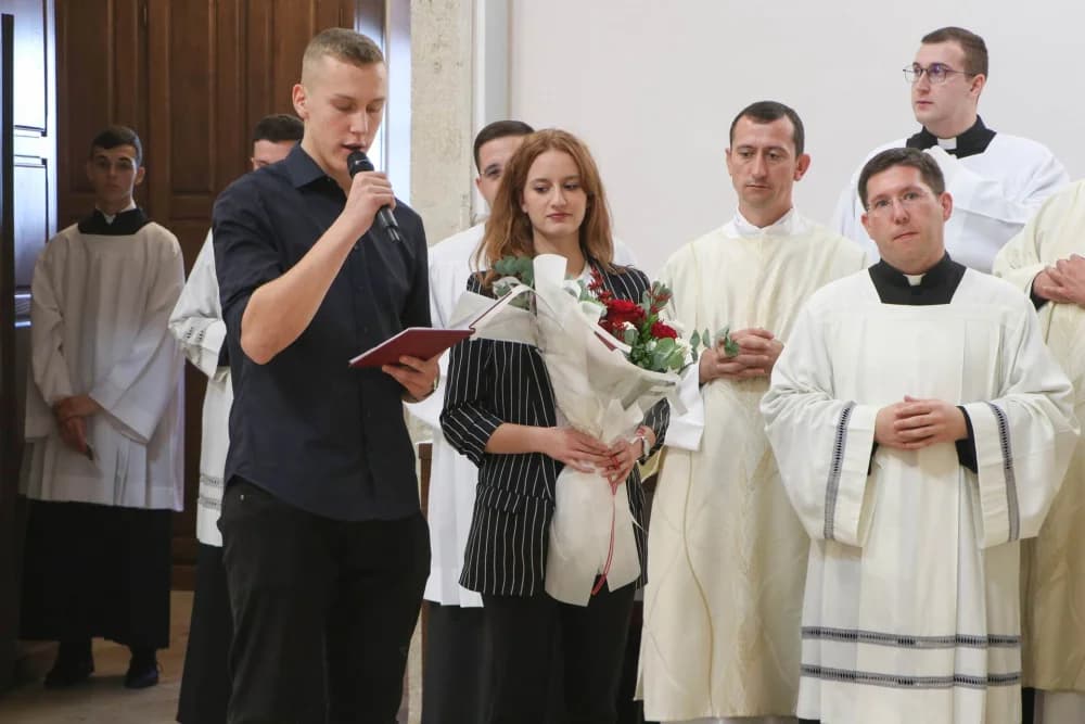 Svečanom procesijom ulicama grada i euharsitijskim slavljem u požeškoj Katedrali proslavljena sv. Terezija Avilska