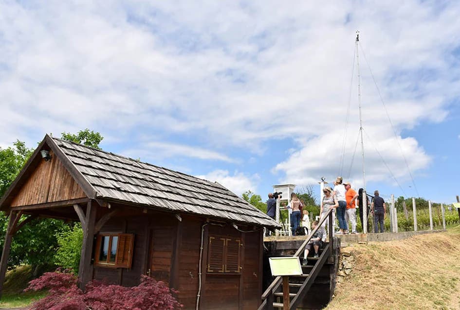 KLIMATOLOŠKA POSTAJA VIDIM U KUTJEVU: Šindra za motriteljsku kućicu