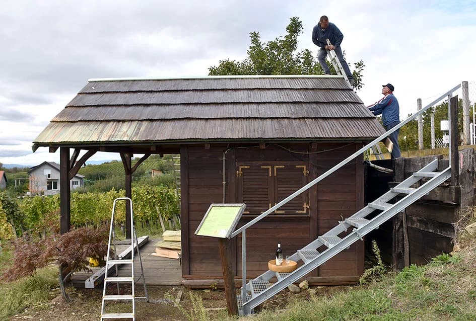 KLIMATOLOŠKA POSTAJA VIDIM U KUTJEVU: Šindra za motriteljsku kućicu