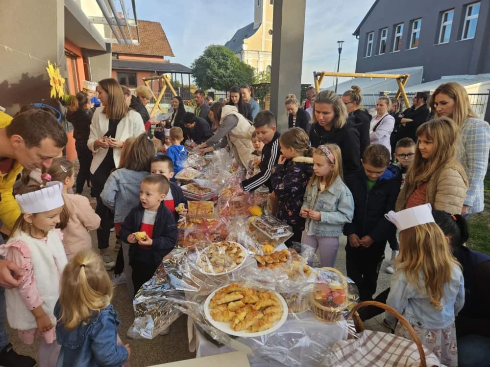 Kaptolački vrtićarci obilježili Dane kruha i zahvalnosti za plodove zemlje