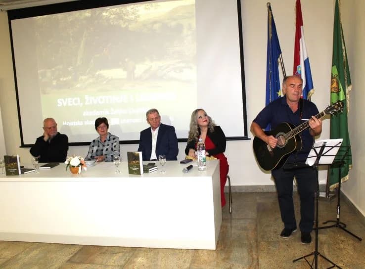 MJESEC HRVATSKE KNJIGE U PLETERNICI: predstavljena vrijedna publikacija ʼSveci, životinje i legendeʼ akademika Željka Cvetnića