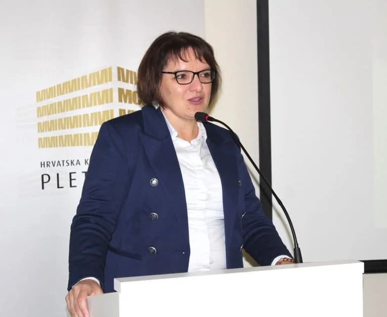 MJESEC HRVATSKE KNJIGE U PLETERNICI: predstavljena vrijedna publikacija ʼSveci, životinje i legendeʼ akademika Željka Cvetnića