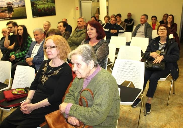 MJESEC HRVATSKE KNJIGE U PLETERNICI: predstavljena vrijedna publikacija ʼSveci, životinje i legendeʼ akademika Željka Cvetnića
