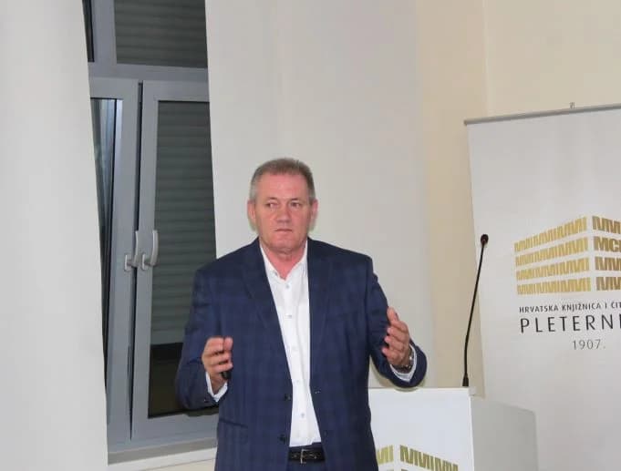 MJESEC HRVATSKE KNJIGE U PLETERNICI: predstavljena vrijedna publikacija ʼSveci, životinje i legendeʼ akademika Željka Cvetnića