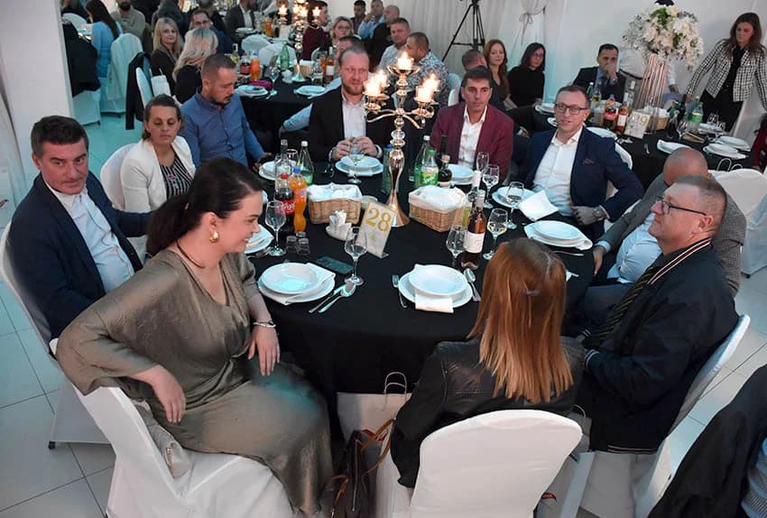 40 GODINA COLORA: Goran Šutalo primio priznanje HGK, a Tomislav Zeba nagradu tvrtke za 30 godina rada, te Blanka Zeba i Marinko Topić za 35 godina
