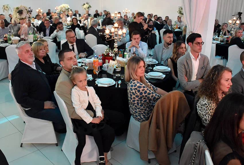 40 GODINA COLORA: Goran Šutalo primio priznanje HGK, a Tomislav Zeba nagradu tvrtke za 30 godina rada, te Blanka Zeba i Marinko Topić za 35 godina