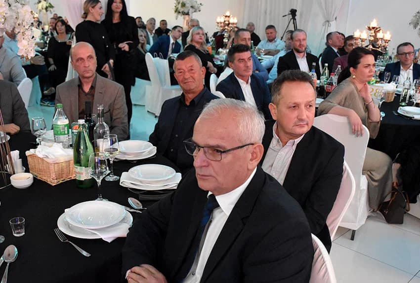 40 GODINA COLORA: Goran Šutalo primio priznanje HGK, a Tomislav Zeba nagradu tvrtke za 30 godina rada, te Blanka Zeba i Marinko Topić za 35 godina