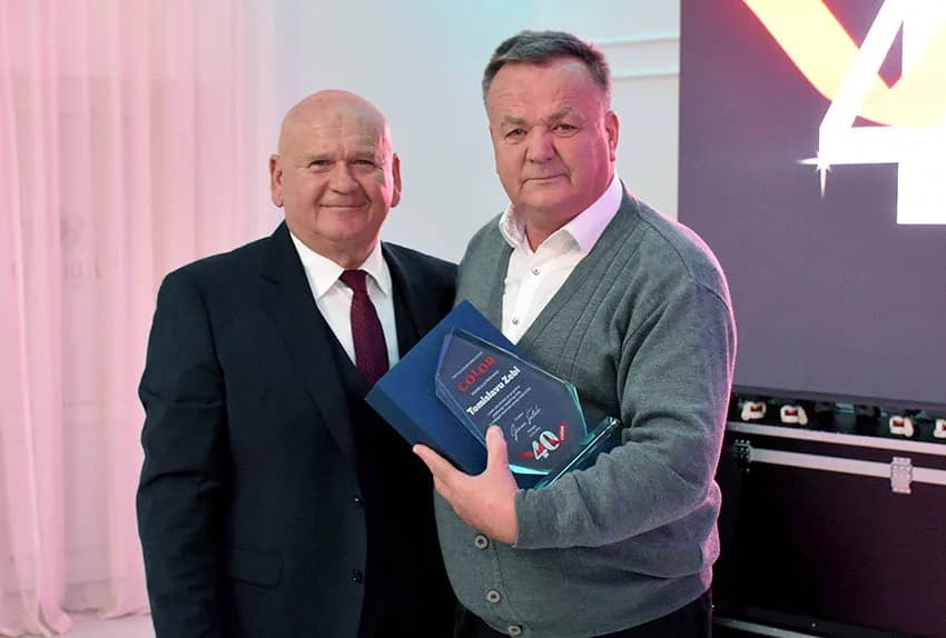 40 GODINA COLORA: Goran Šutalo primio priznanje HGK, a Tomislav Zeba nagradu tvrtke za 30 godina rada, te Blanka Zeba i Marinko Topić za 35 godina