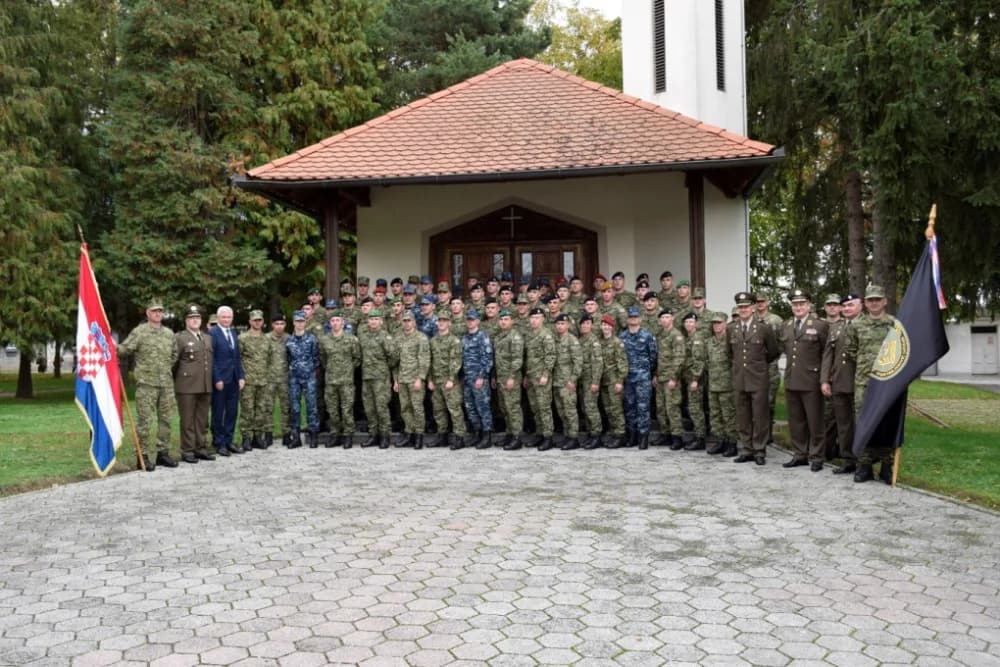 U požeškoj vojarni obilježena 32. obljetnica Dočasničke škole ʼDamir Tomljanović Gavranʼ