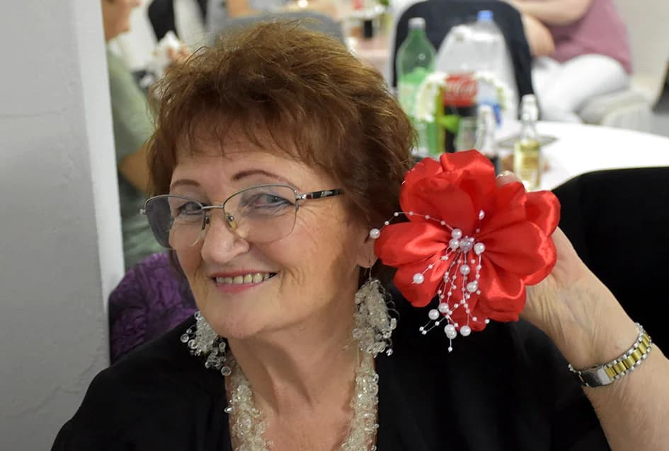 KAPTOLAČKA UMIROVLJENICA VESNA KARAS NE MIRUJE: Njene ukrasne ruže rado se nose