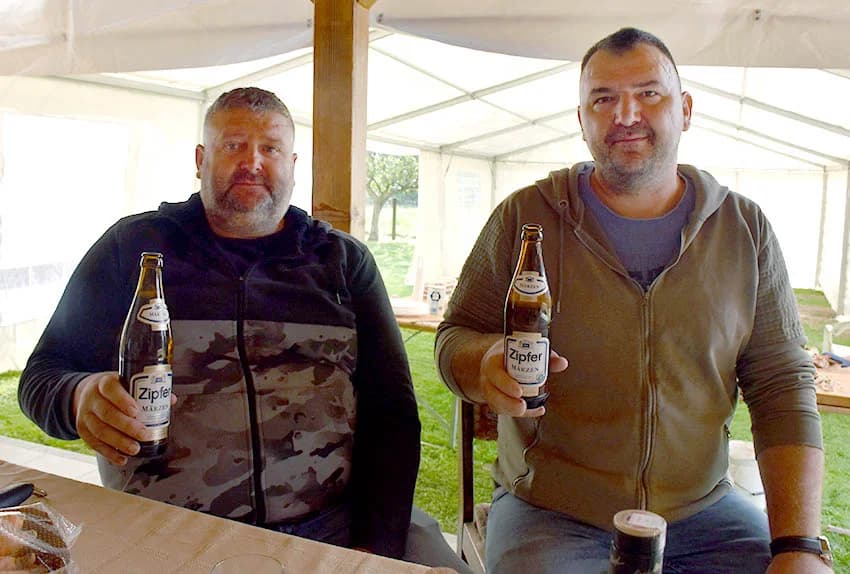 Pripreme za momačku večer Andrije Puljaševića braći i roditeljima pojačali prijatelji i susjedi