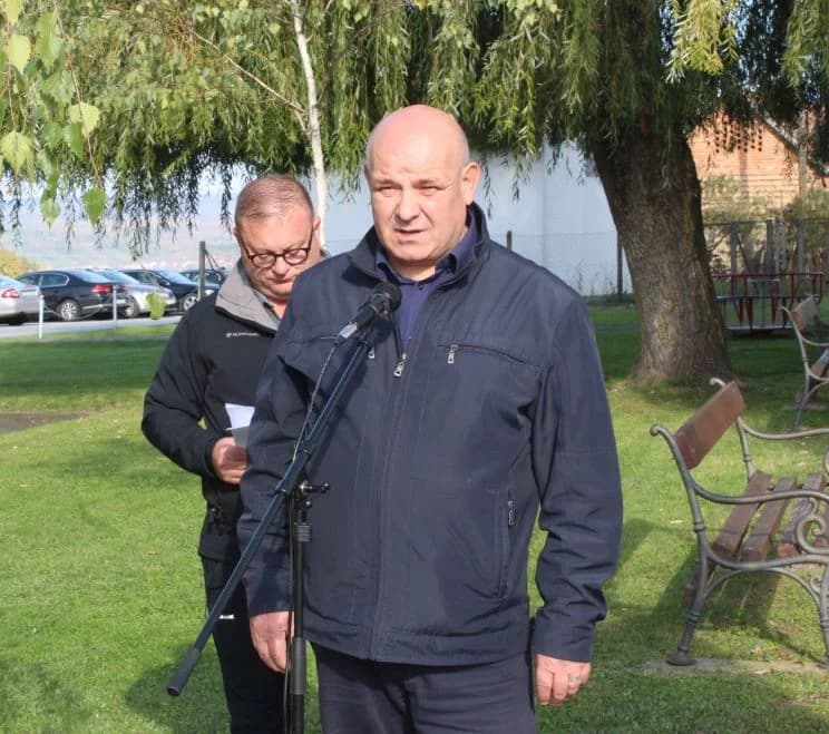 ZNAK TRAJNOG SJEĆANJA I ZAHVALNOSTI: U Zagrađu otkrivena spomen-ploča poginulim braniteljima Ivici Luciću i Ivici Uremoviću