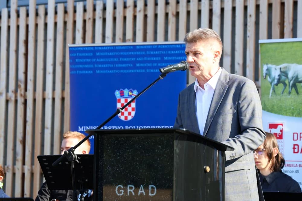 Naša draga županica Antonija Jozić bila nazočila otvorenju nove državne ergele u Lipiku: S njom rame uz rame i DP-ov ministar poljoprivrede Josip Dabro
