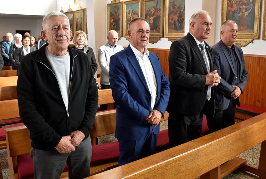 Polaganjem vijenaca i svetom misom obilježen Dan branitelja brestovačkog kraja