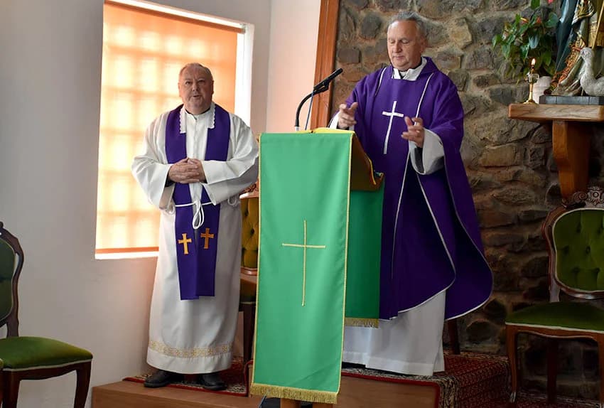 Polaganjem vijenaca i svetom misom obilježen Dan branitelja brestovačkog kraja